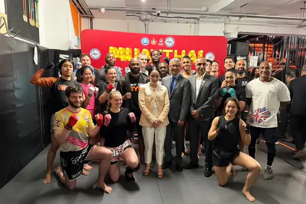 Thai Prime Minister visits Fight City Gym in Moorgate to promote Muay Thai and poses for a photo with coaches and members of the gym